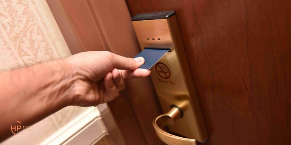 Электронные замки в отеле и критерии выбора